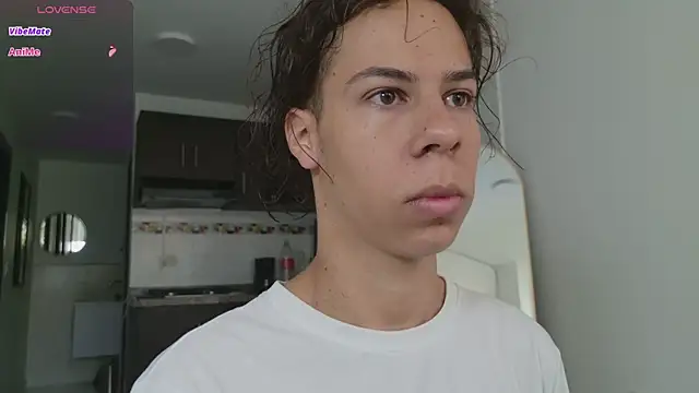 Snapshot of grey___27 chatting on February 20, 2026, 11:43 am grey 27 online show from February 20, 2026, 11:43 am