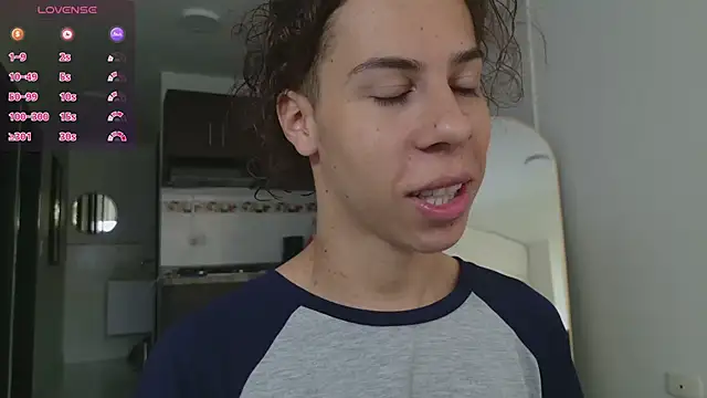 Snapshot of grey___27 chatting on February 21, 2026, 11:33 am grey 27 online show from February 21, 2026, 11:33 am