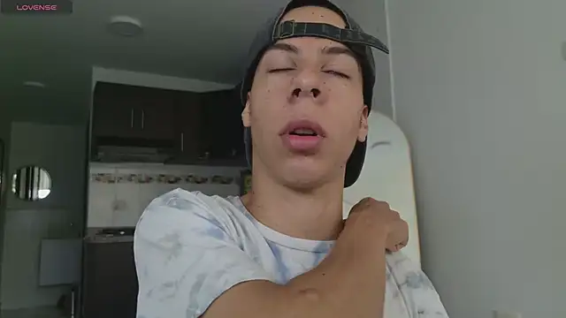 Snapshot of grey___27 chatting on February 27, 2026, 11:32 am grey 27 online show from February 27, 2026, 11:32 am