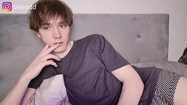 Snapshot of callmenineoneseven chatting on April 1, 2026, 10:18 pm callmenineoneseven online show from April 1, 2026, 10:18 pm