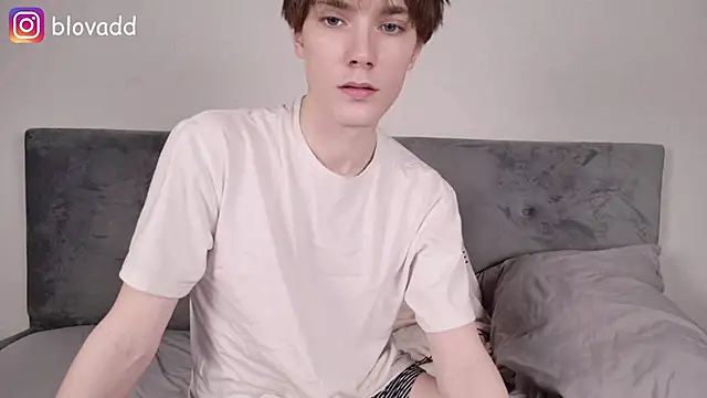 Snapshot of callmenineoneseven chatting on April 3, 2026, 8:18 pm callmenineoneseven online show from April 3, 2026, 8:18 pm