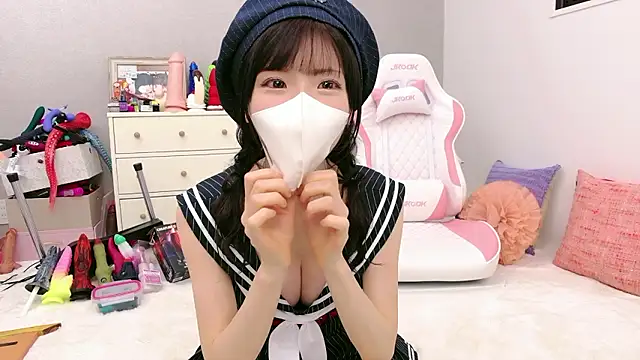 Snapshot of -minami- chatting on May 13, 2026, 12:13 pm -minami- online show from May 13, 2026, 12:13 pm