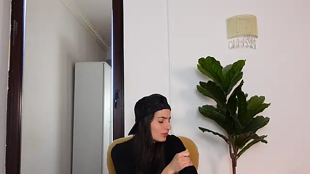 NinaCrystal1 online show from December 15, 2025, 8:18 am