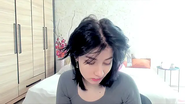 JulisSweet online show from March 8, 2025, 7:27 am