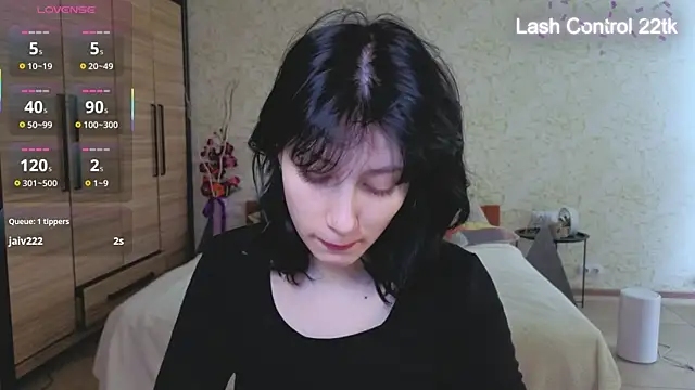 JulisSweet online show from April 14, 2026, 6:30 am