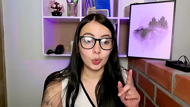 lalawhitte online show from May 12, 2026, 12:02 pm