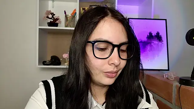 lalawhitte online show from May 19, 2026, 9:37 am