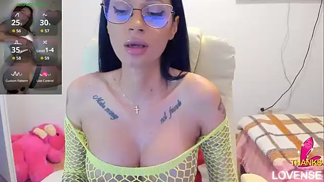 Snapshot of kissnicol32 chatting on June 15, 2026, 3:03 pm kissnicol32 online show from June 15, 2026, 3:03 pm