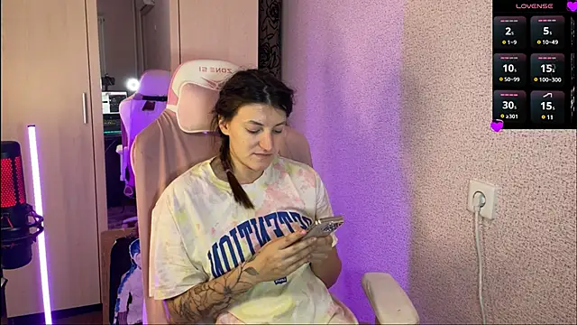 Katrin  kiss online show from March 5, 2025, 6:23 pm