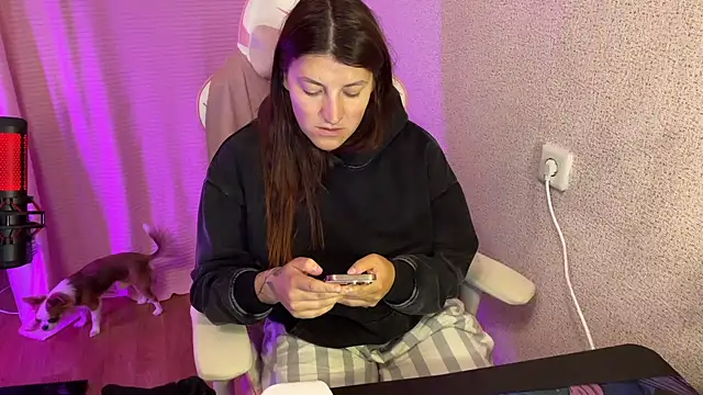 Katrin  kiss online show from October 13, 2025, 3:56 pm