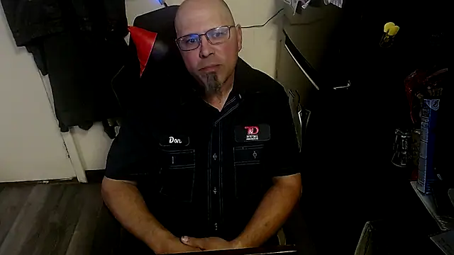 KrazyLegz online show from October 21, 2025, 10:54 pm