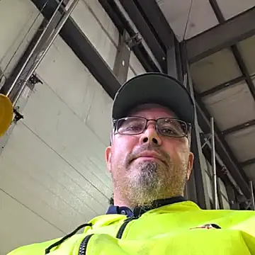 KrazyLegz online show from October 28, 2025, 3:36 pm