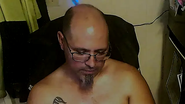 KrazyLegz online show from November 2, 2025, 10:34 pm