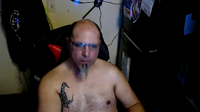 Snapshot of KrazyLegz chatting on April 20, 2026, 10:22 pm KrazyLegz online show from April 20, 2026, 10:22 pm
