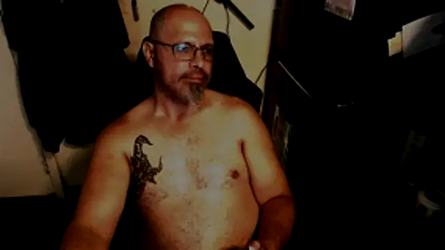 Snapshot of KrazyLegz chatting on May 22, 2026, 4:56 pm KrazyLegz online show from May 22, 2026, 4:56 pm