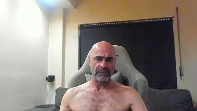 Snapshot of Bicopflirt chatting on May 6, 2026, 1:05 pm Bicopflirt online show from May 6, 2026, 1:05 pm