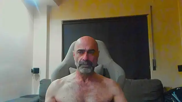 Snapshot of Bicopflirt chatting on May 9, 2026, 9:09 pm Bicopflirt online show from May 9, 2026, 9:09 pm