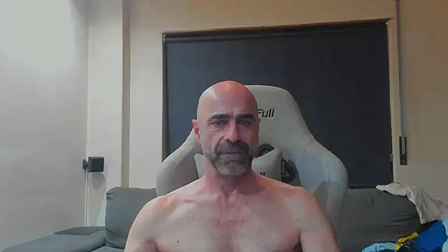Snapshot of Bicopflirt chatting on June 9, 2026, 10:21 pm Bicopflirt online show from June 9, 2026, 10:21 pm