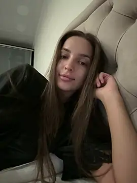 BellaHalles online show from March 3, 2025, 5:18 pm