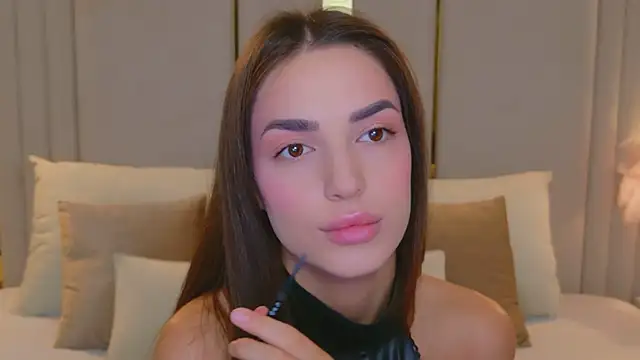 BellaHalles online show from December 3, 2025, 5:15 am