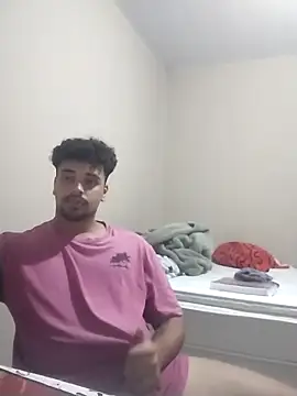 Snapshot of Xcumshot33 chatting on February 14, 2025, 3:11 am Xcumshot33 online show from February 14, 2025, 3:11 am