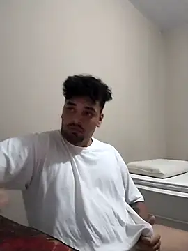 Snapshot of Xcumshot33 chatting on March 11, 2025, 12:44 am Xcumshot33 online show from March 11, 2025, 12:44 am