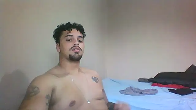 Snapshot of Xcumshot33 chatting on October 3, 2025, 8:17 pm Xcumshot33 online show from October 3, 2025, 8:17 pm