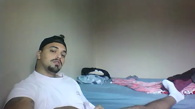 Snapshot of Xcumshot33 chatting on October 22, 2025, 2:06 pm Xcumshot33 online show from October 22, 2025, 2:06 pm