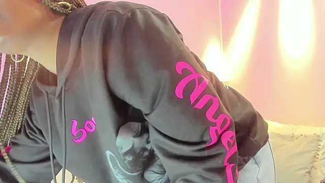 LoveQueen2 online show from November 15, 2025, 11:40 am