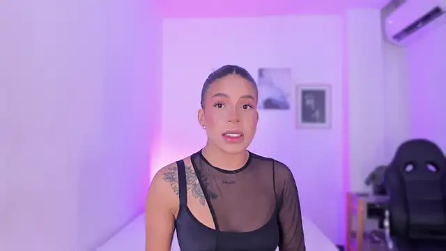 emelie 89 online show from February 12, 2025, 11:51 am