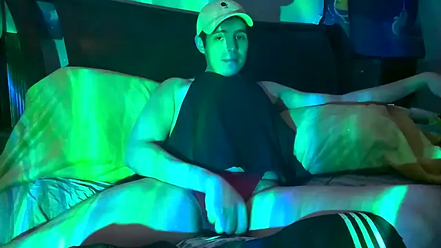 Snapshot of CloudyBoy_Toy chatting on February 13, 2025, 6:27 pm CloudyBoy Toy online show from February 13, 2025, 6:27 pm