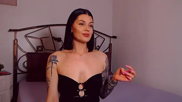 YvonneEverlee online show from May 20, 2026, 7:31 pm