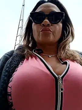 Afroditecash online show from November 5, 2025, 5:57 pm