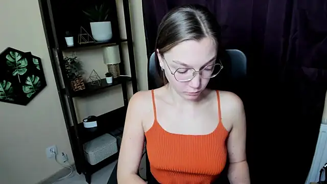 EmillyPlay online show from February 19, 2025, 7:59 pm