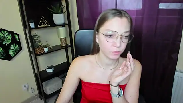 EmillyPlay online show from March 11, 2025, 12:50 pm