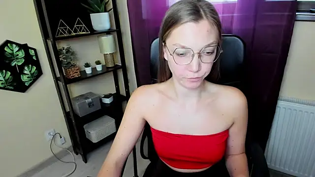 EmillyPlay online show from March 19, 2025, 1:18 pm