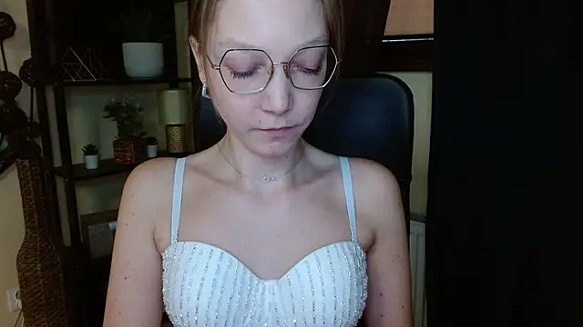 EmillyPlay online show from February 14, 2026, 8:11 am