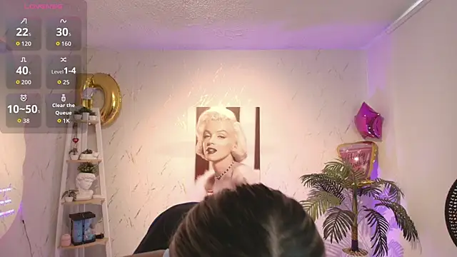 SALOOMEE   online show from September 17, 2025, 3:24 pm