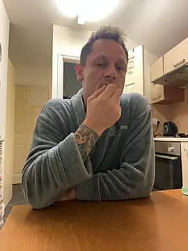 Snapshot of Yourhotboy_42 chatting on February 4, 2025, 12:19 am Yourhotboy 42 online show from February 4, 2025, 12:19 am