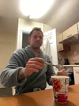 Snapshot of Yourhotboy_42 chatting on March 8, 2025, 11:39 pm Yourhotboy 42 online show from March 8, 2025, 11:39 pm