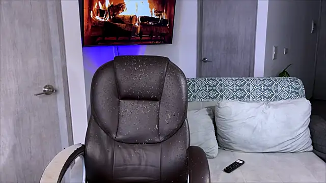 Snapshot of Alexxblue chatting on February 18, 2025, 3:43 pm Alexxblue online show from February 18, 2025, 3:43 pm