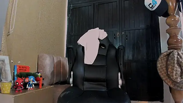 naugthy dominant online show from January 18, 2025, 4:42 pm