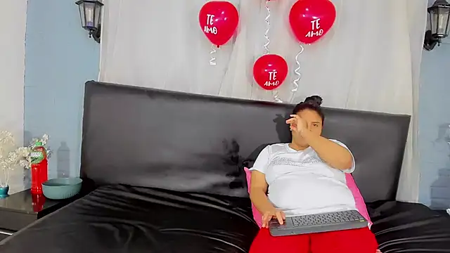 Snapshot of brunnette_hot chatting on February 14, 2025, 11:31 am brunnette hot online show from February 14, 2025, 11:31 am