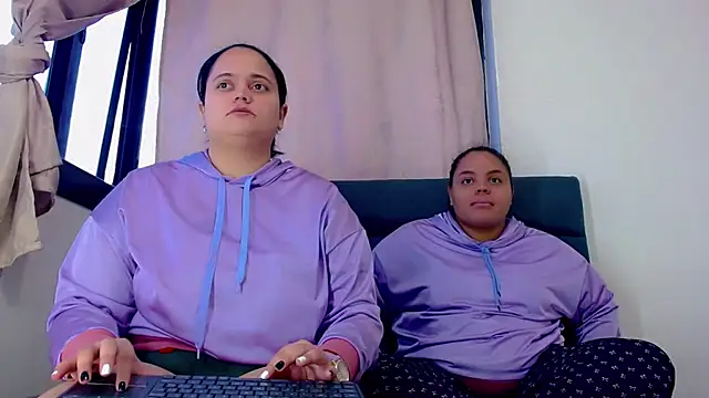 Snapshot of brunnette_hot chatting on November 30, 2025, 11:03 am brunnette hot online show from November 30, 2025, 11:03 am