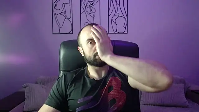 brindlefly6969 online show from November 12, 2025, 12:16 pm