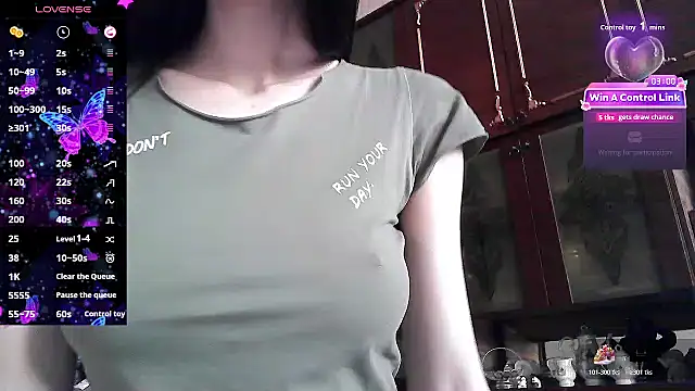 Snapshot of ElizaSwon chatting on June 2, 2026, 3:03 pm ElizaSwon online show from June 2, 2026, 3:03 pm