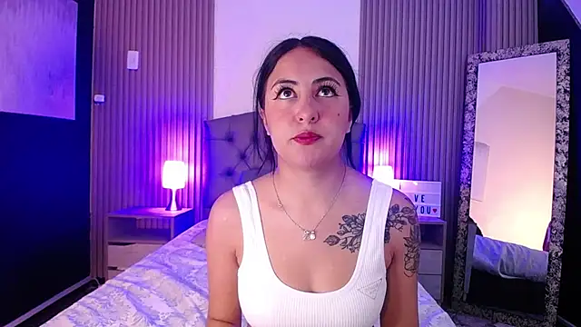isabella smith  online show from March 4, 2025, 1:28 pm