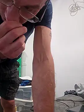 Iliketocooksquirt25 online show from April 21, 2026, 3:02 am