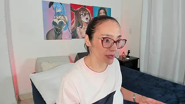 Jessica Herrera  online show from September 17, 2025, 9:38 pm