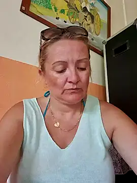 Snapshot of lady_charlyne chatting on February 3, 2025, 5:24 pm lady charlyne online show from February 3, 2025, 5:24 pm